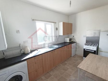 3 Bedroom Flat - Photo 4