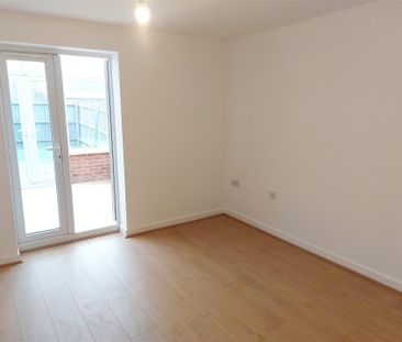 2 bedroom Terraced House to rent - Photo 3