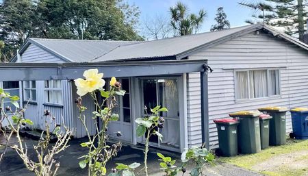 MORE THAN MEETS THE EYE - NEW LYNN - Photo 4