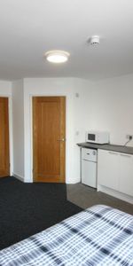 1 bed Studio - To Let - Photo 3