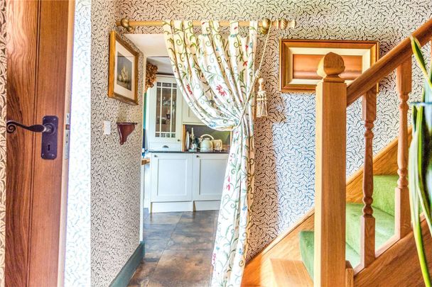 Wonderful Two Bedroom Cottage located in Stow-on-the-Wold. - Photo 1