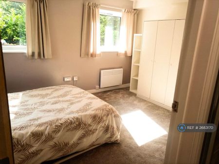 1 bedroom flat to rent - Photo 2