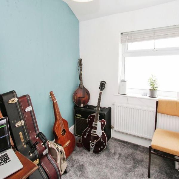 4 bedroom terraced house to rent - Photo 1