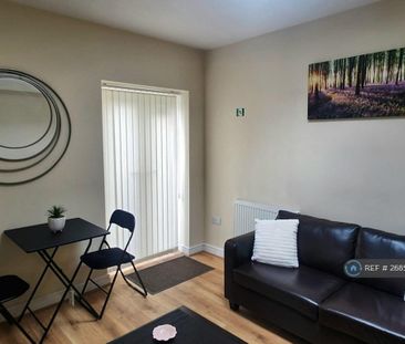 1 bedroom in a house share to rent - Photo 3
