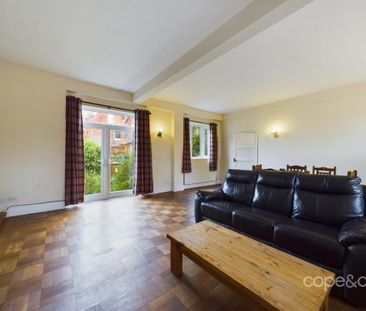 3 bedroom mews to rent - Photo 4