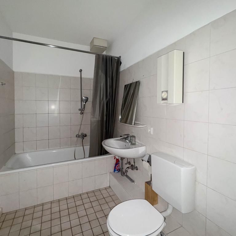 Renovierte 2-Zimmer mit Einbauküche und Stellplatz - Photo 1