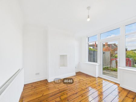 3 bedroom semi-detached house to rent - Photo 3