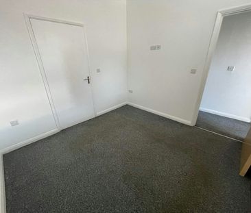 Flat to rent on - Photo 1