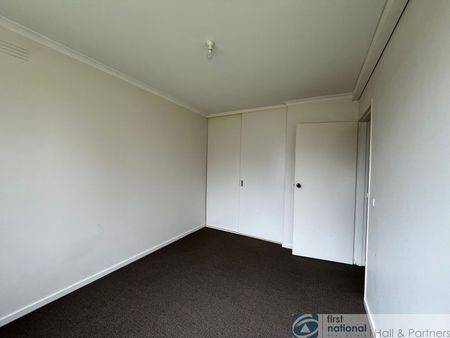 Neat & Convenient Two-Bedroom Flat in Prime Location - Photo 4