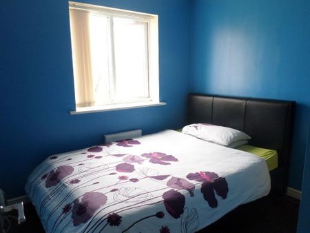 3 bedroom semi-detached house to rent - Photo 4