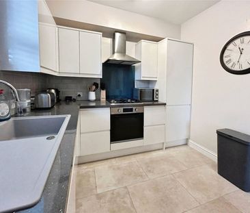 3 bedroom house to rent Holioake Drive, Warwick, Warwickshire, CV34 - Photo 6