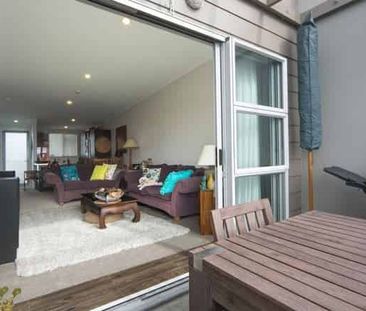 Entire 2 Bedroom Apartment – Central Onehunga - Photo 4