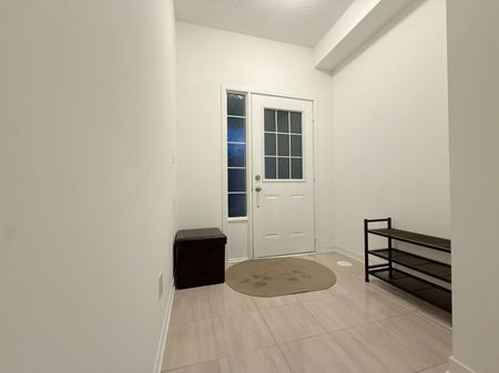 For Lease - 314 Clay Stones Street, Newmarket, Ontario - Photo 5