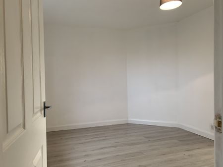 Fern Avenue, Chesterfield, Staveley - Photo 2