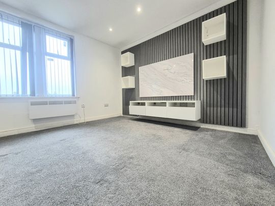 Denholme Gate Road, Halifax, Hipperholme - Photo 1