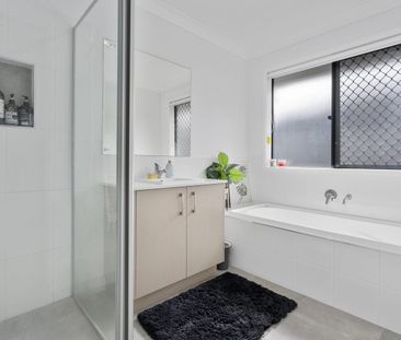 MODERN FAMILY HOME IN PERFECT LOCATION - Photo 3