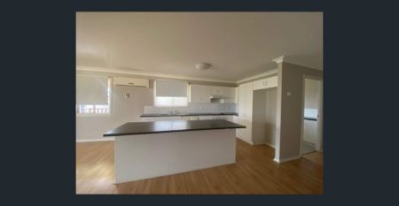 🏡 Modern 4-Bedroom Home – Spacious, Clean & Perfect for Families! - Photo 4