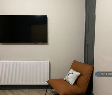 1 bedroom in a house share to rent - Photo 2