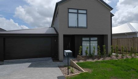 As new in central Milldale - Photo 2