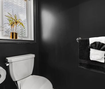 For Lease - 8196 MCLEOD Road Unit# 2 UPPER, Niagara Falls, Ontario - Photo 4