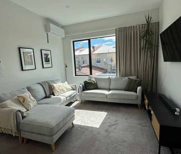 Modern townhouse in the heart of Petone - Photo 1
