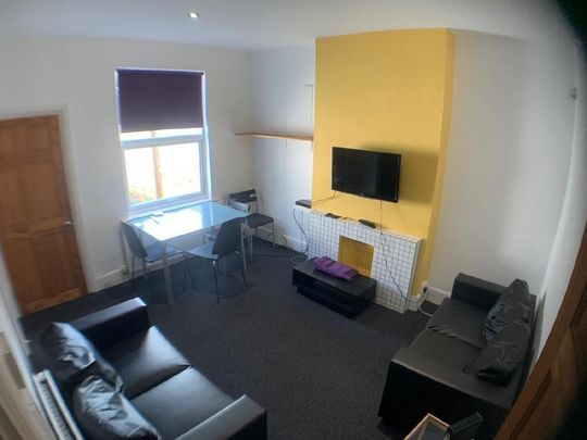 4 bedroom house share to rent - Photo 1