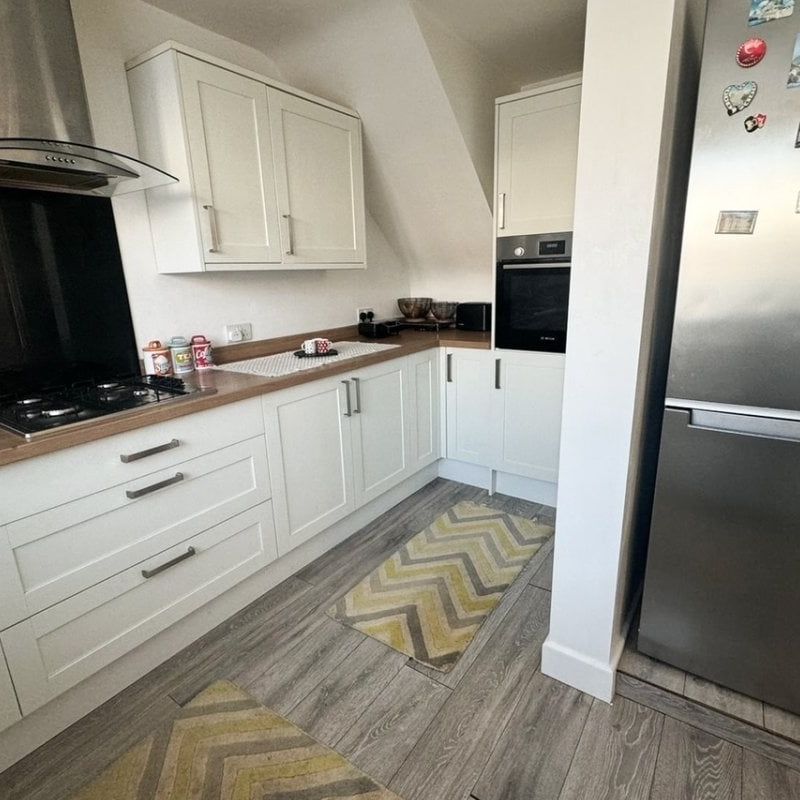 Lyndhurst Close - Photo 1