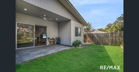 Stylish 3 bedroom duplex with 2 bathrooms and air conditioning in tranquil Tulipwood Estate. - Photo 5
