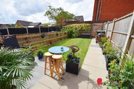 4 bedroom terraced house to rent - Photo 5