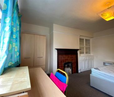 4 bedroom terraced house to rent - Photo 4