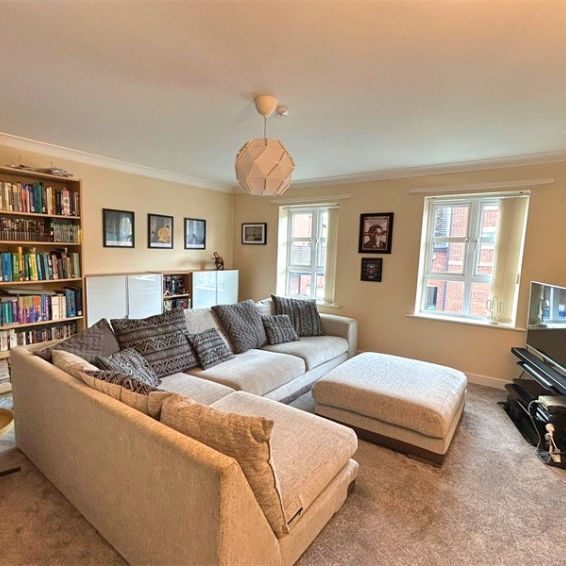 4 Bedroom Mews Available Arranging tenancy - Photo 1