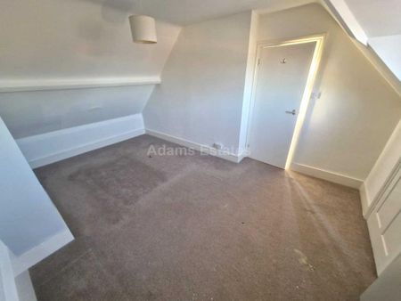 3 bedroom flat to rent - Photo 4