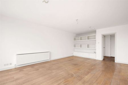 A superb three bedroom apartment with lift, parking and a balcony with views over Hyde Park - Photo 3