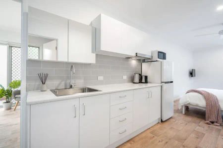 “STUDIO UNIT IN A CONVENIENT ACACIA RIDGE LOCATION” - Photo 2