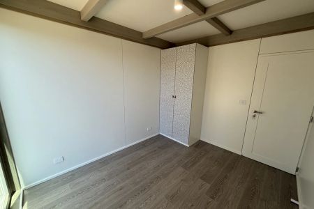 Modern 3-Bedroom Home with Breathtaking Lake Views in East Jindabyne - Photo 3