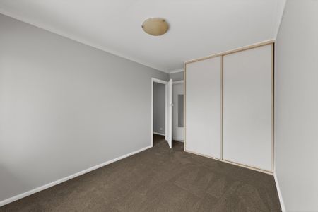 Freshly Updated Unit in Essendon - Photo 4