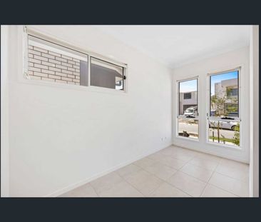 79 Blossom Circuit, Deebing Heights QLD 4306 - House For Rent | Domain - Photo 5