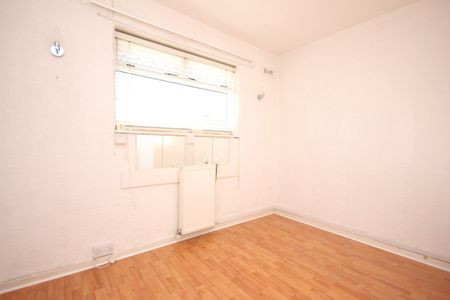 Moraine Drive, Glasgow, G15 - Photo 4