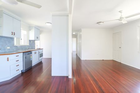 WELCOME TO 41 FLINDERS STREET - WHERE LIFESTYLE MEETS LOCATION! - Photo 3