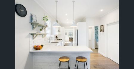 Spacious Family Living in a Convenient Chifley Location - Photo 4