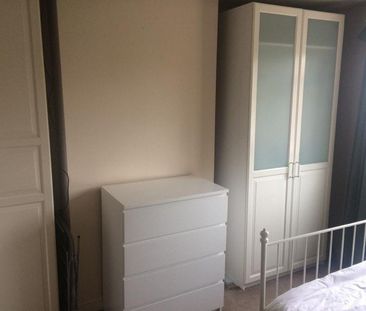 Room in a Shared House, Bigginwood Road, SW16 - Photo 3