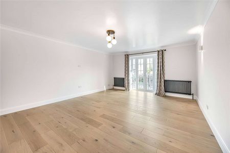 A lovely, two bedroom apartment with a private balcony. - Photo 3