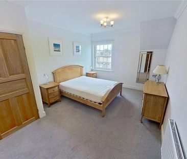 3 bedroom flat to rent - Photo 4