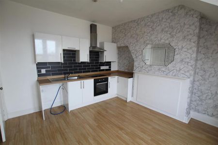 2 bedroom flat to rent - Photo 3