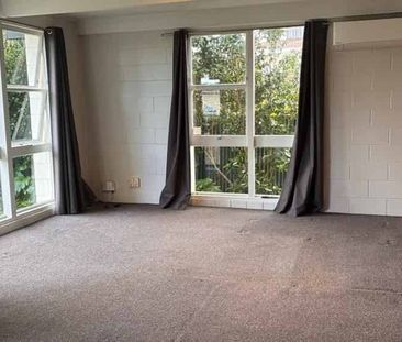 Tidy and private unit in great location. - Photo 2