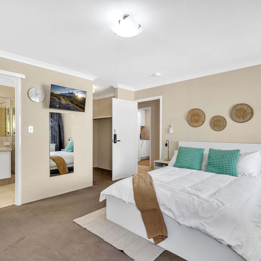 Port Kennedy - Photo 1