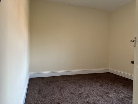 3 Bed Terraced House, Southwold Drive, NG8 - Photo 2