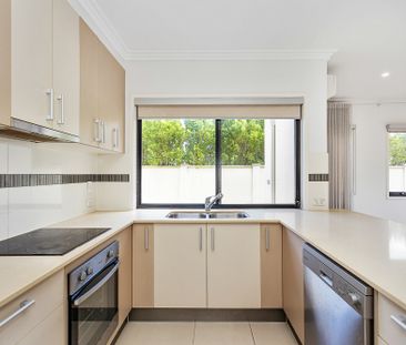 1 Heights Drive, Robina QLD 4226 - House For Rent | Domain - Photo 5