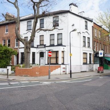 STUNNING NEWLY REFURBISHED ONE BEDROOM FLAT IN SOUTH HAMPSTEAD ZONE 2 - Photo 1