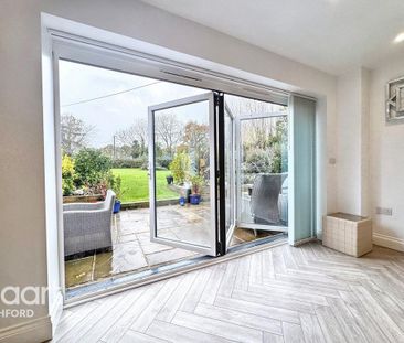 4 bedroom detached house to rent - Photo 2